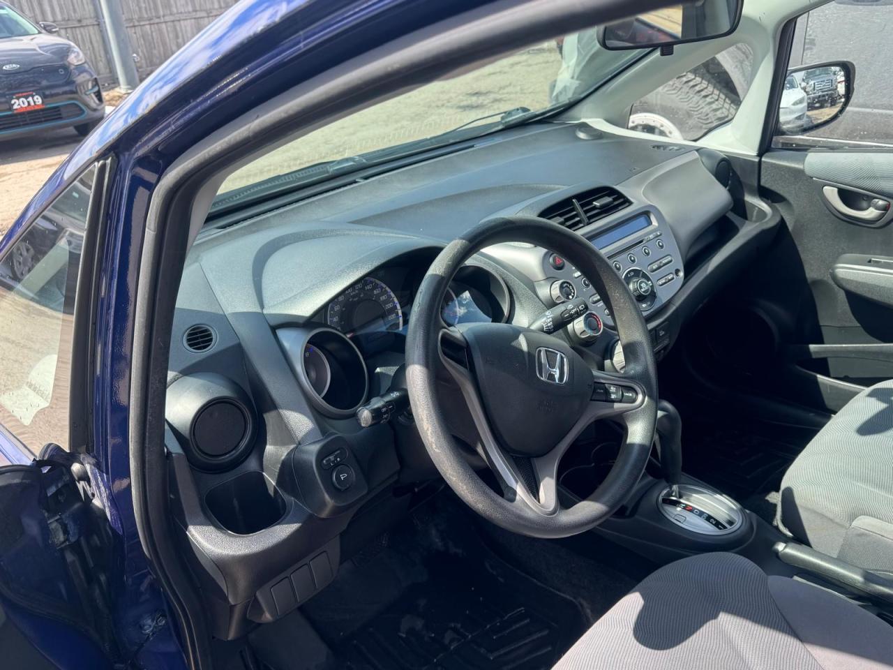 2011 Honda Fit LX, WELL MAINTAINED, FUEL SAVER, CERTIFIED - Photo #10