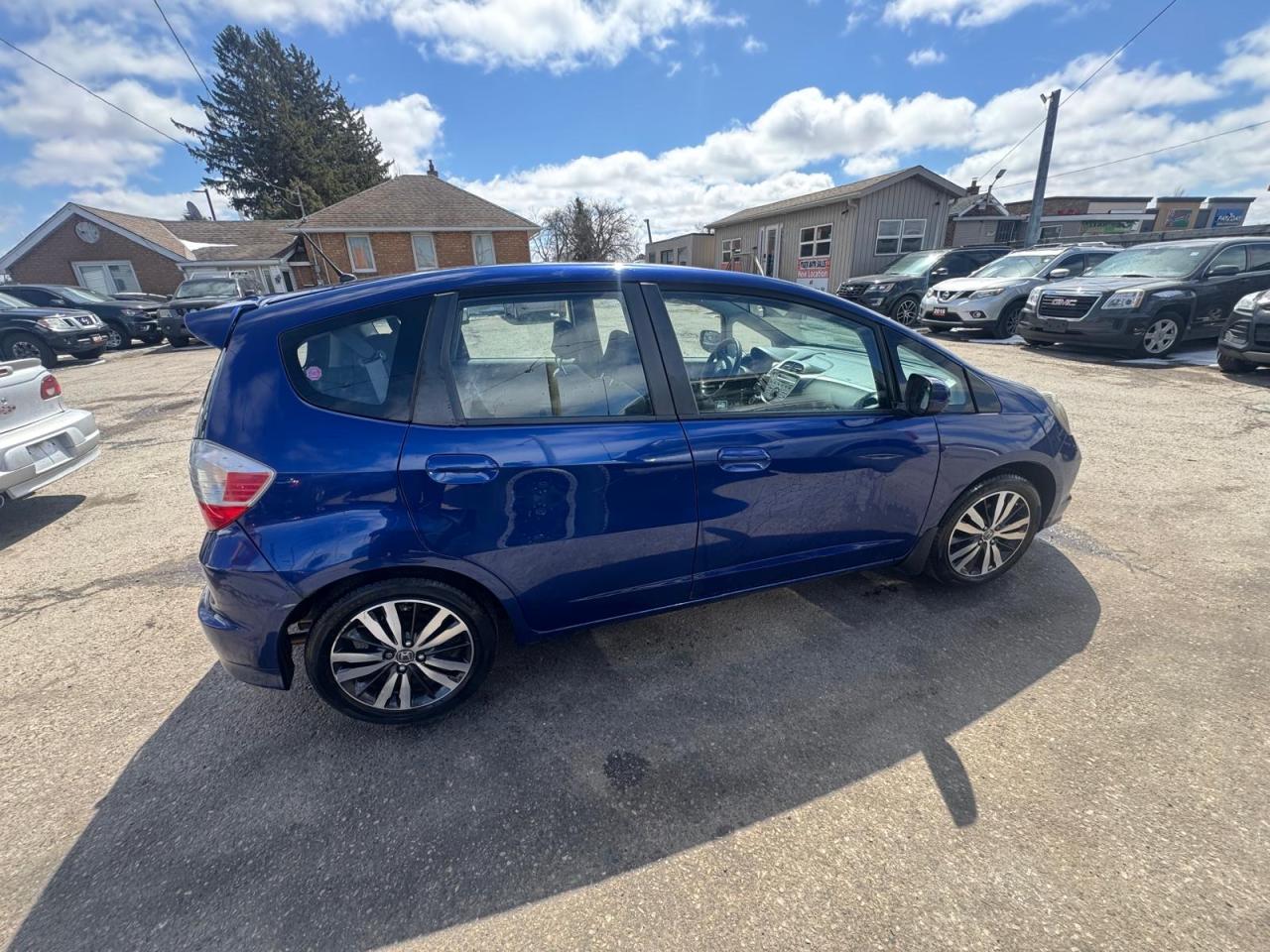 2011 Honda Fit LX, WELL MAINTAINED, FUEL SAVER, CERTIFIED - Photo #6