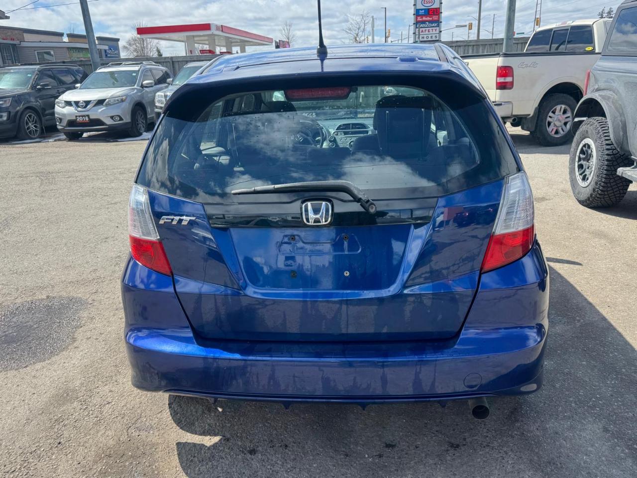 2011 Honda Fit LX, WELL MAINTAINED, FUEL SAVER, CERTIFIED - Photo #4