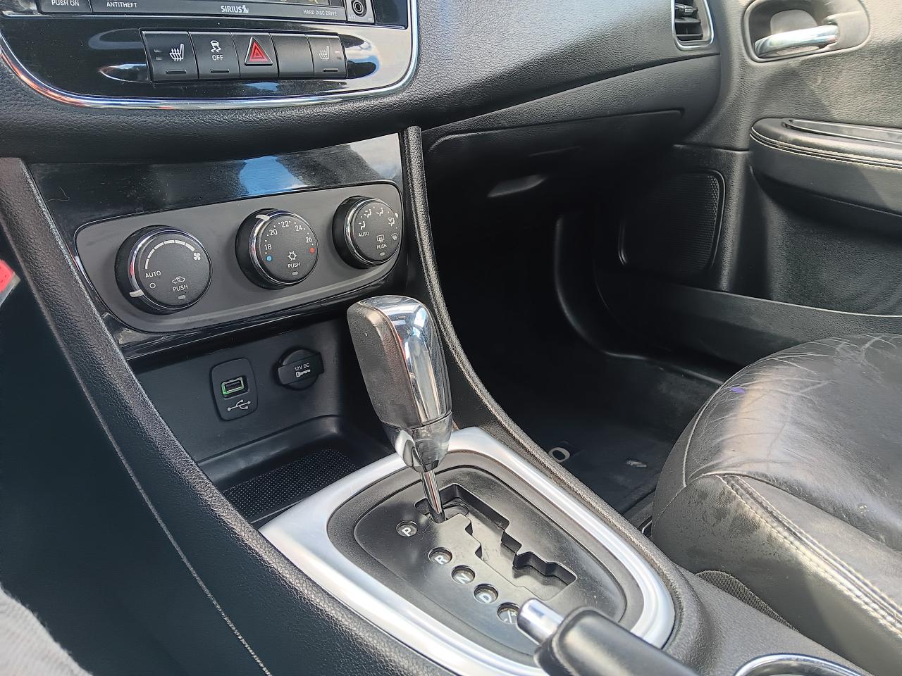 2014 Chrysler 200 Limited, Sunroof, Leather, Htd Seats, Bluetooth - Photo #15