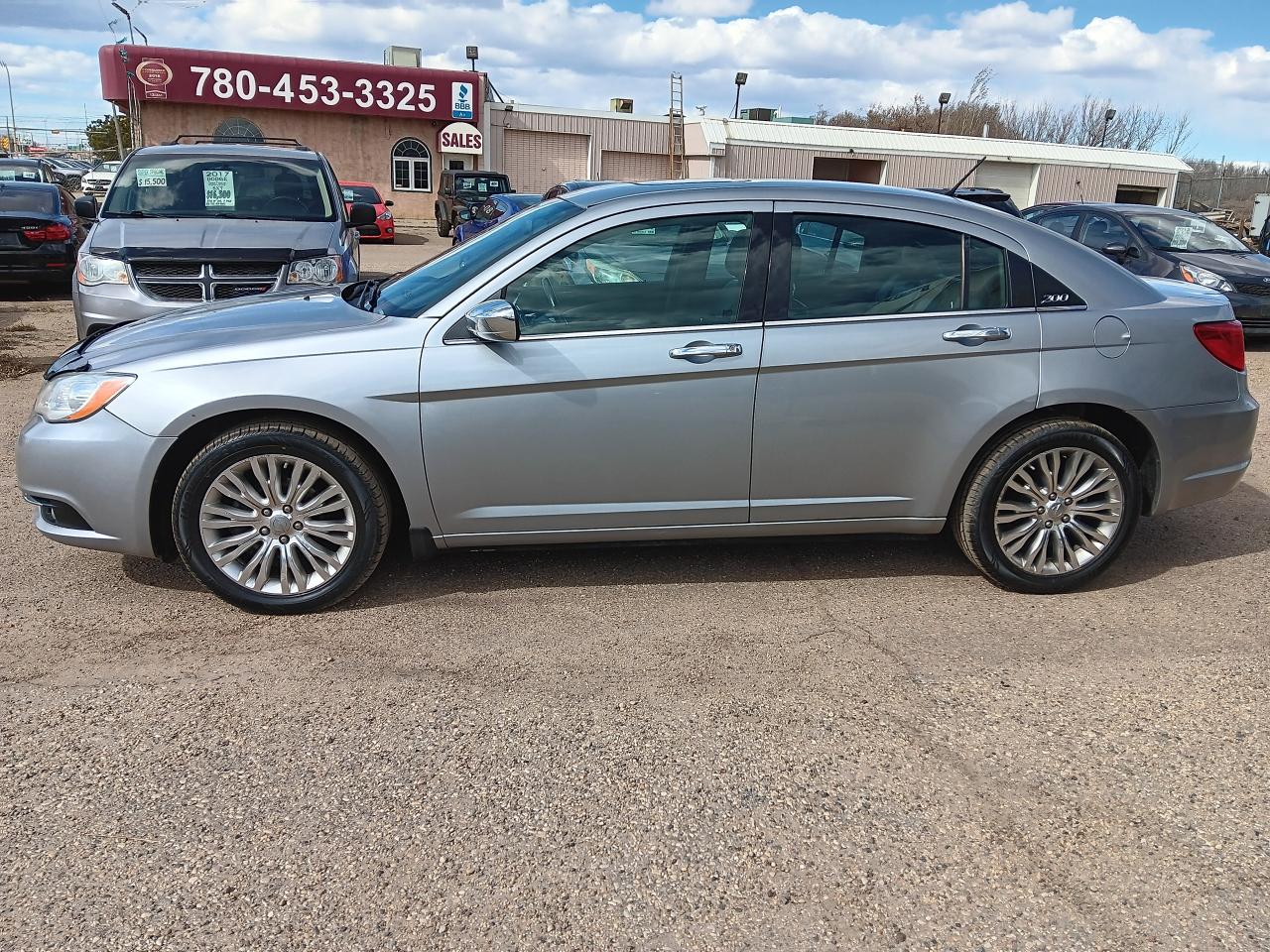 2014 Chrysler 200 Limited, Sunroof, Leather, Htd Seats, Bluetooth - Photo #4