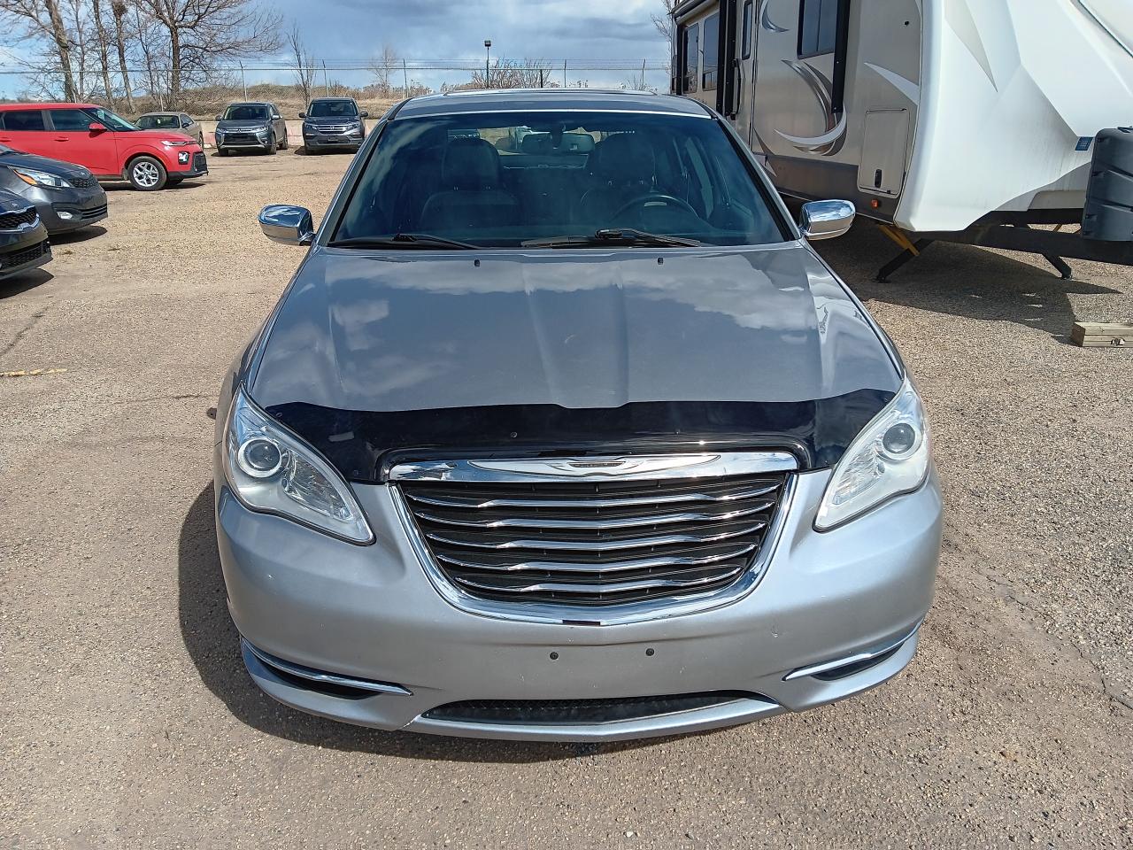 2014 Chrysler 200 Limited, Sunroof, Leather, Htd Seats, Bluetooth - Photo #2