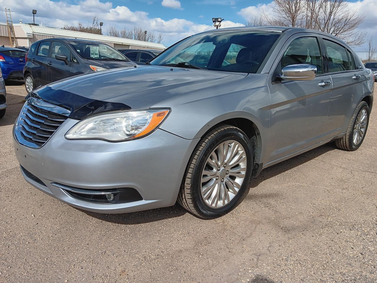 2014 Chrysler 200 Limited, Sunroof, Leather, Htd Seats, Bluetooth - Photo #3
