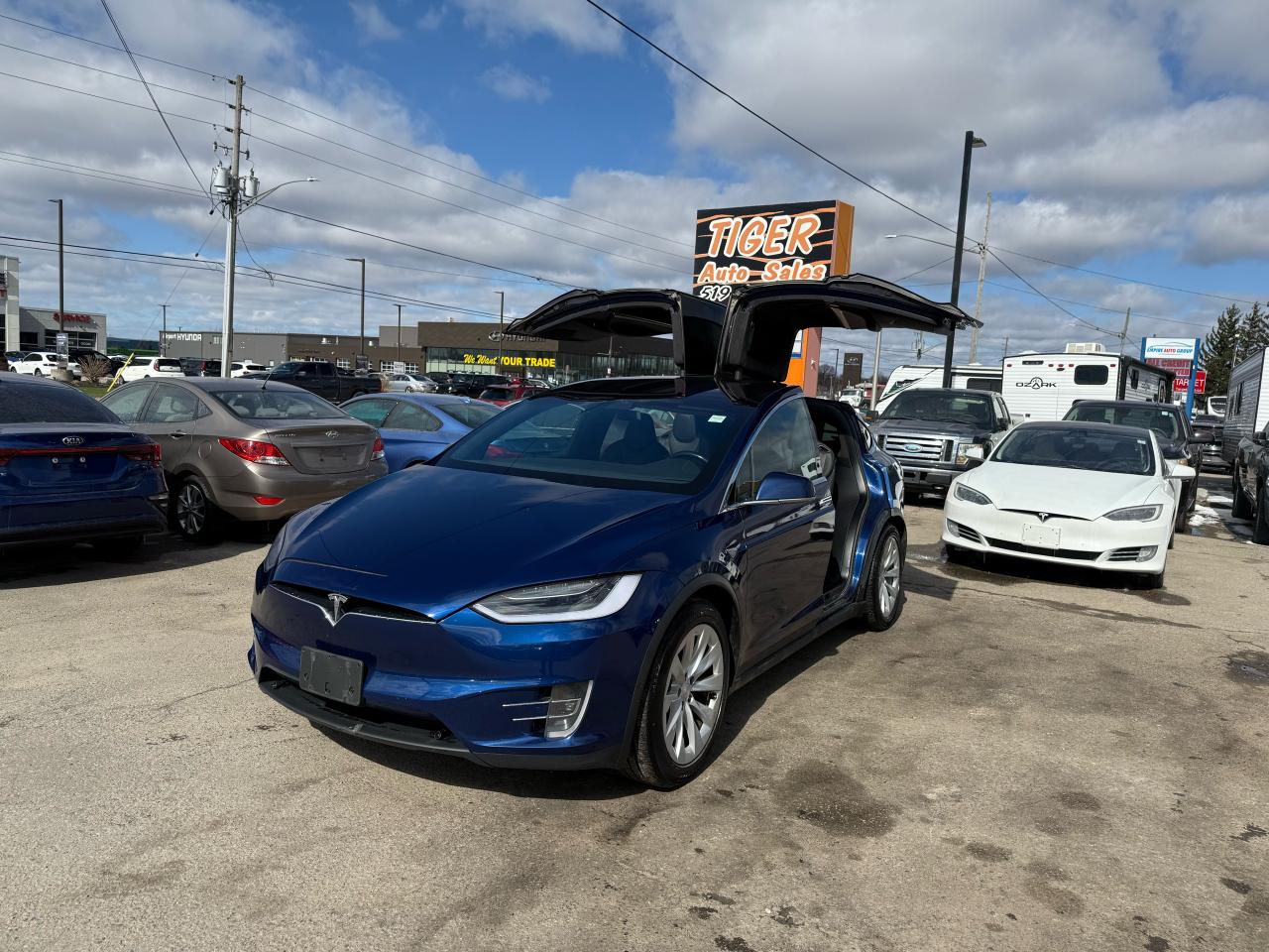 2017 Tesla Model X 75D, ONE OWNER, PREMIUM SOUND, WARRANTY, 6 PASS - Photo #2