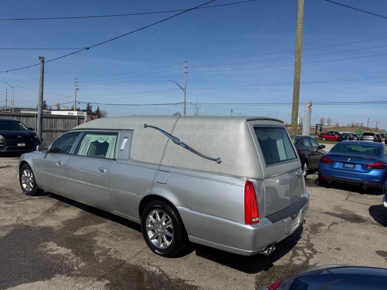 2011 Cadillac DTS HERITAGE HEARSE, FUNERAL CAR, ONLY 136KMS, CLEAN - Photo #3