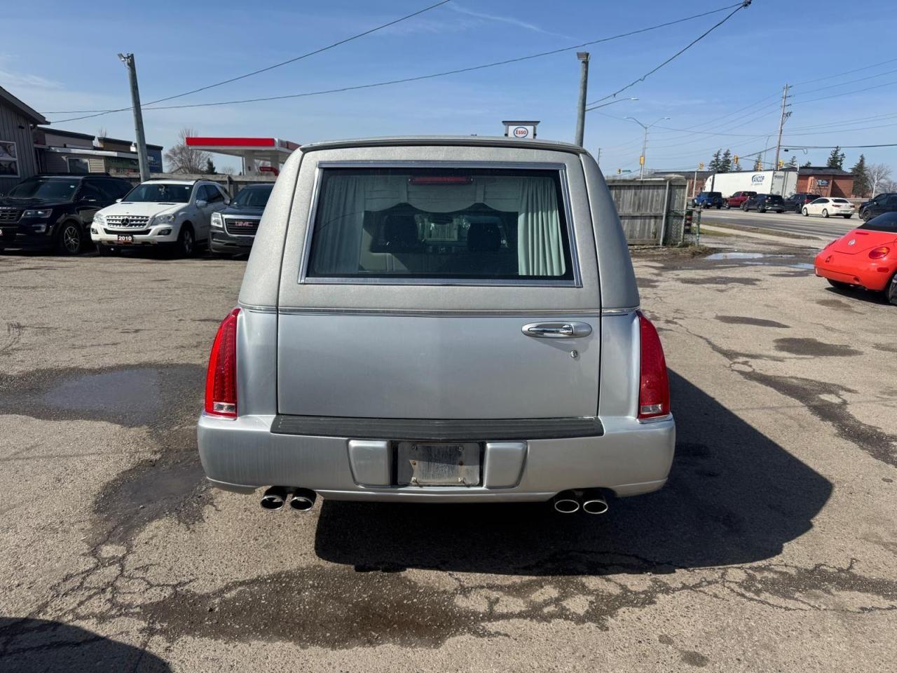 2011 Cadillac DTS HERITAGE HEARSE, FUNERAL CAR, ONLY 136KMS, CLEAN - Photo #4