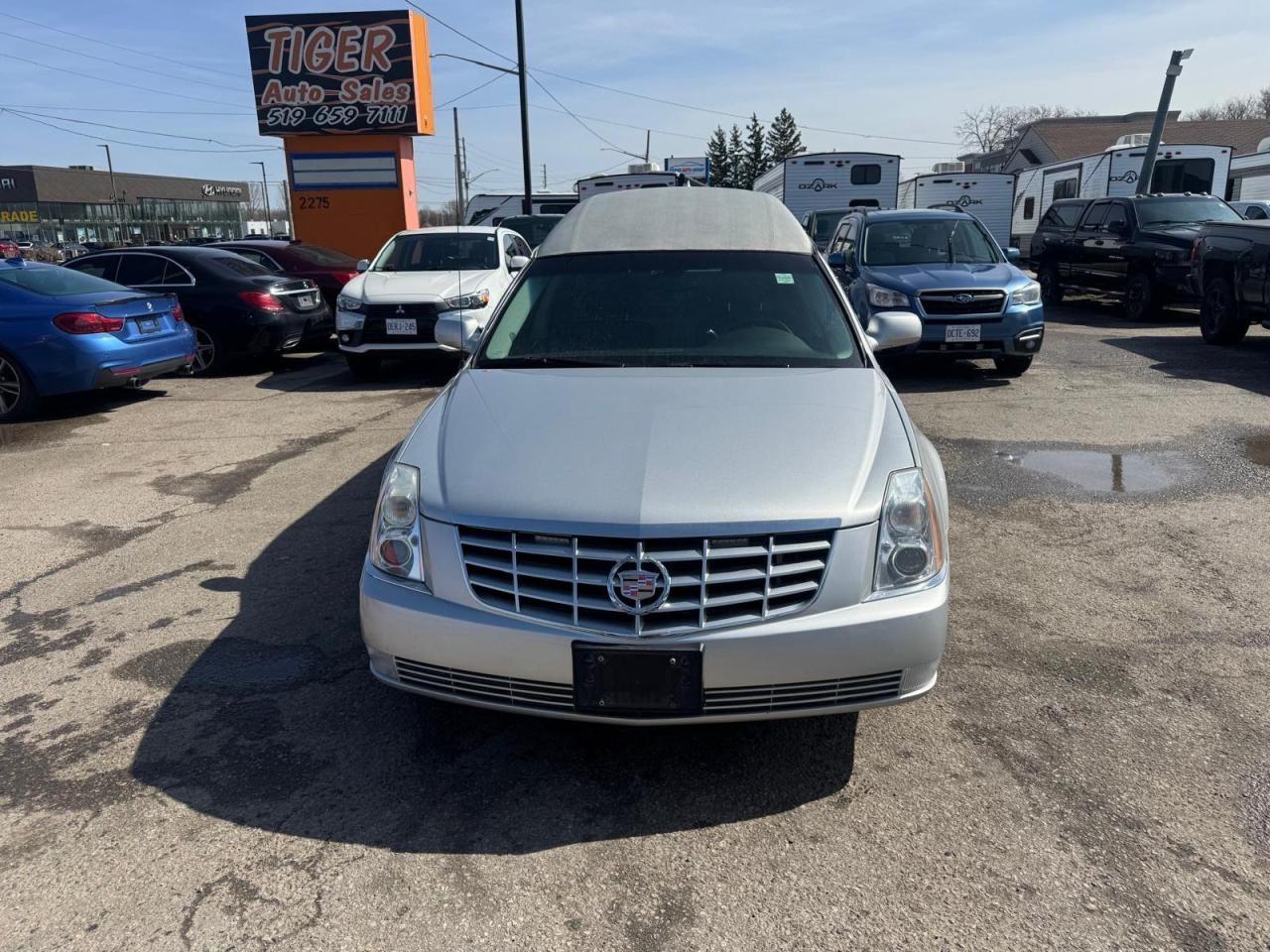 2011 Cadillac DTS HERITAGE HEARSE, FUNERAL CAR, ONLY 136KMS, CLEAN - Photo #8