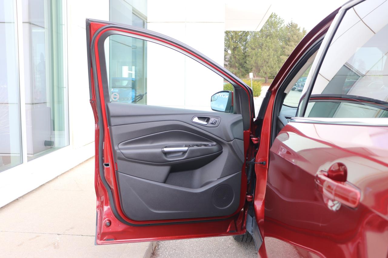 2016 Ford Escape TITANIUM 4WD 4dr Photo5