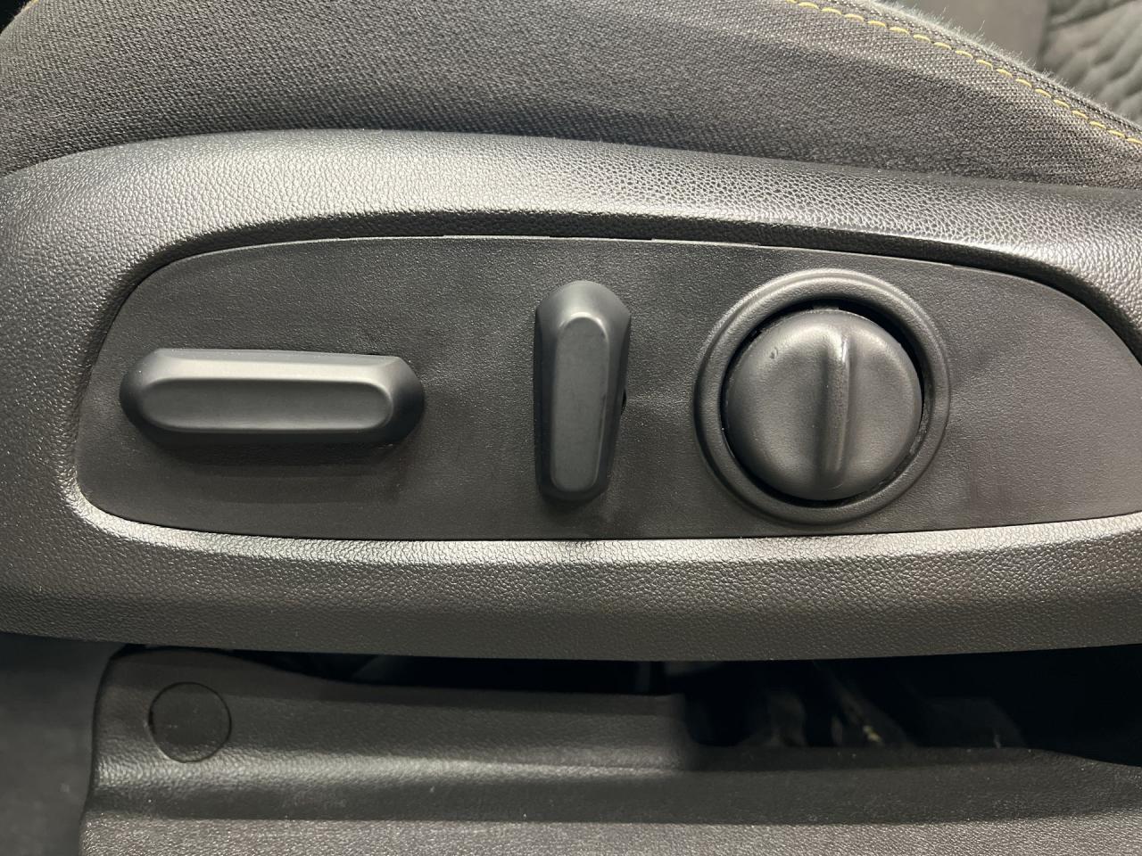 2021 Chevrolet Equinox LT SPORT AWD | LOW KMS! | HTD SEATS | CARPLAY Photo