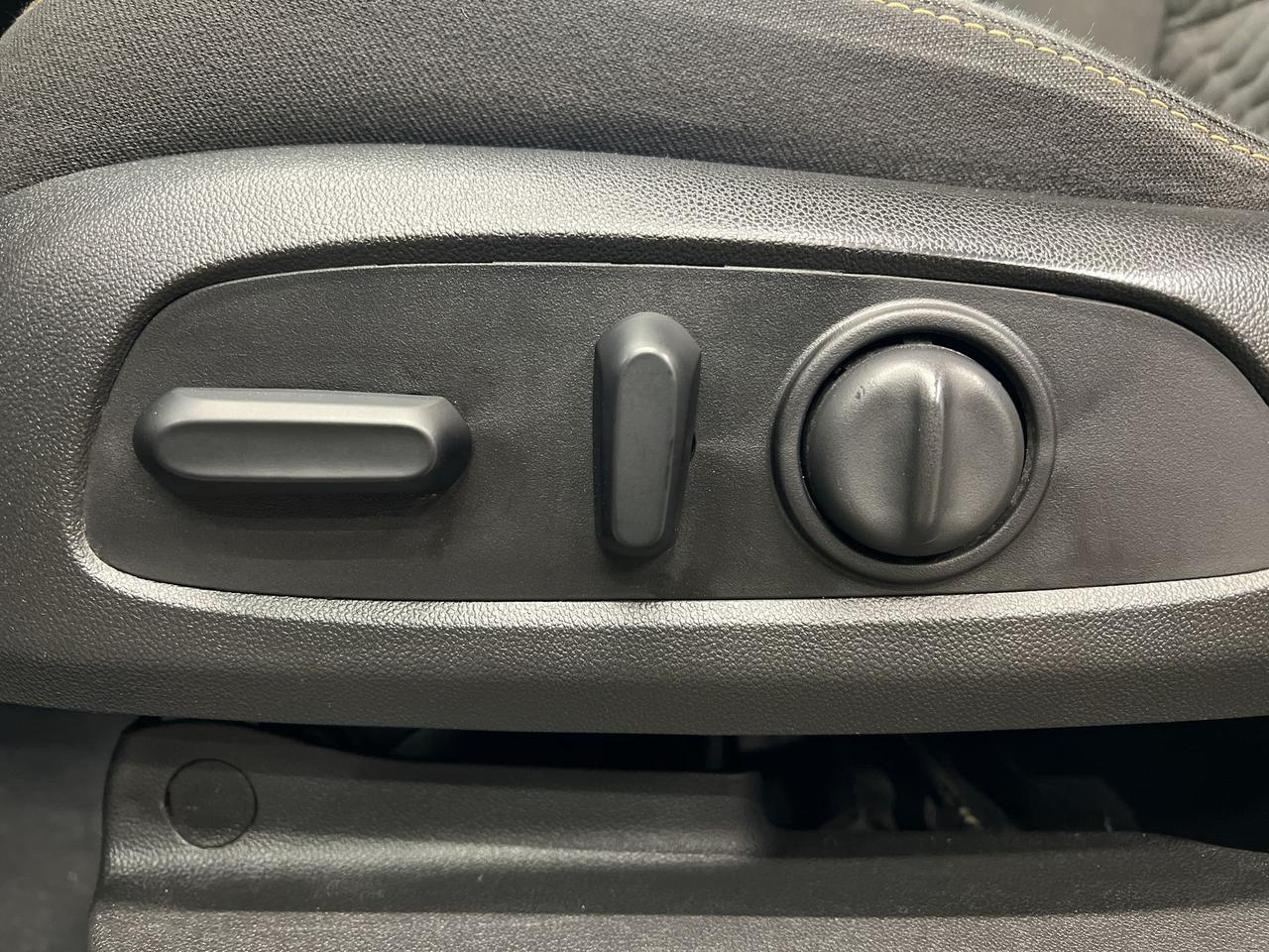 2021 Chevrolet Equinox LT SPORT AWD | LOW KMS! | HTD SEATS | CARPLAY Photo