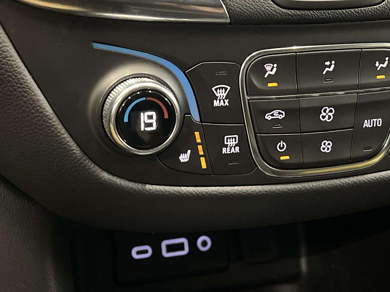 2021 Chevrolet Equinox LT SPORT AWD | LOW KMS! | HTD SEATS | CARPLAY Photo
