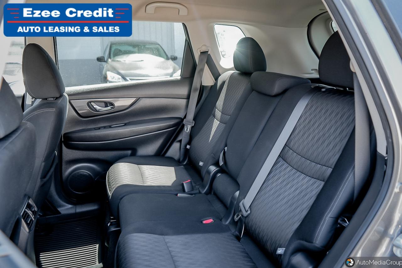 2020 Nissan Rogue SV Photo40