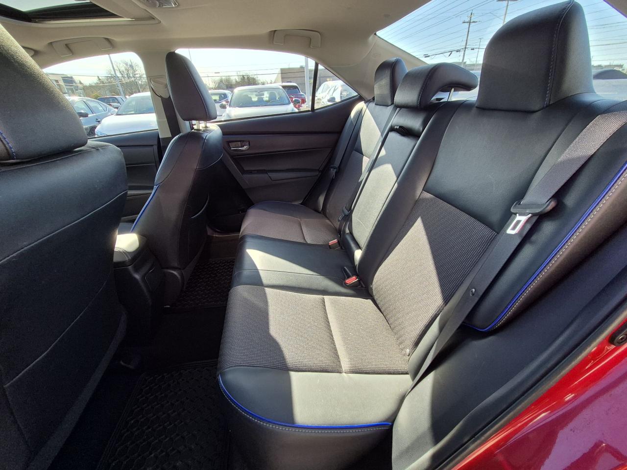 2017 Toyota Corolla SE Photo28