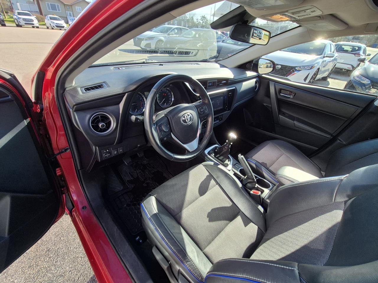 2017 Toyota Corolla SE Photo21