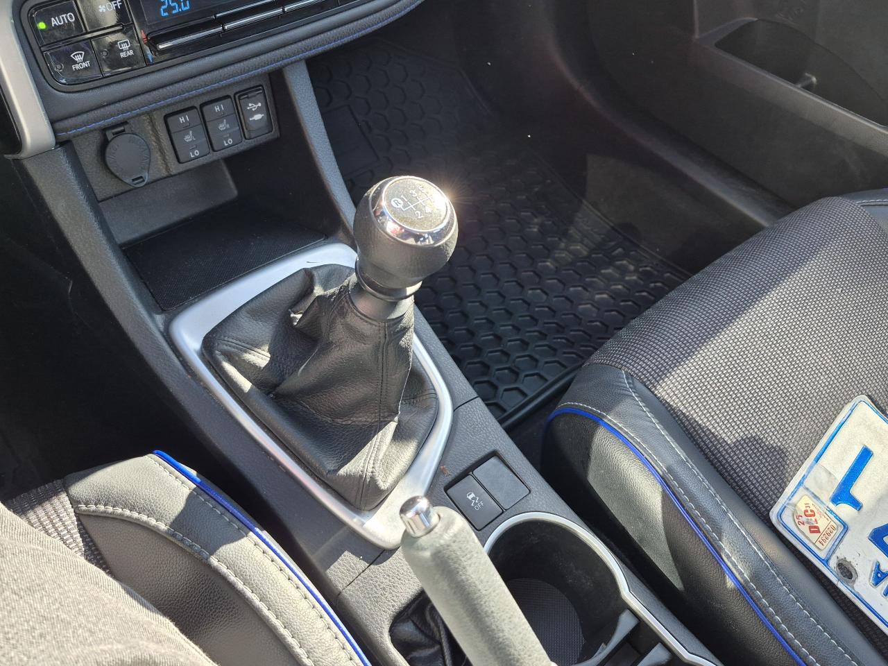 2017 Toyota Corolla SE Photo26