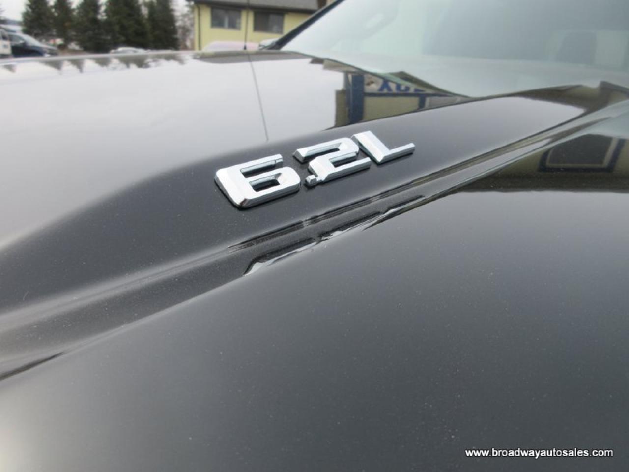 2022 Chevrolet Silverado 1500 LOADED HIGH-COUNTRY-EDITION 5 PASSENGER 6.2L - V8.. 4X4.. CREW-CAB.. SHORTY.. NAVIGATION.. LEATHER.. HEATED/AC SEATS.. SUNROOF.. BACK-UP CAMERA.. Photo