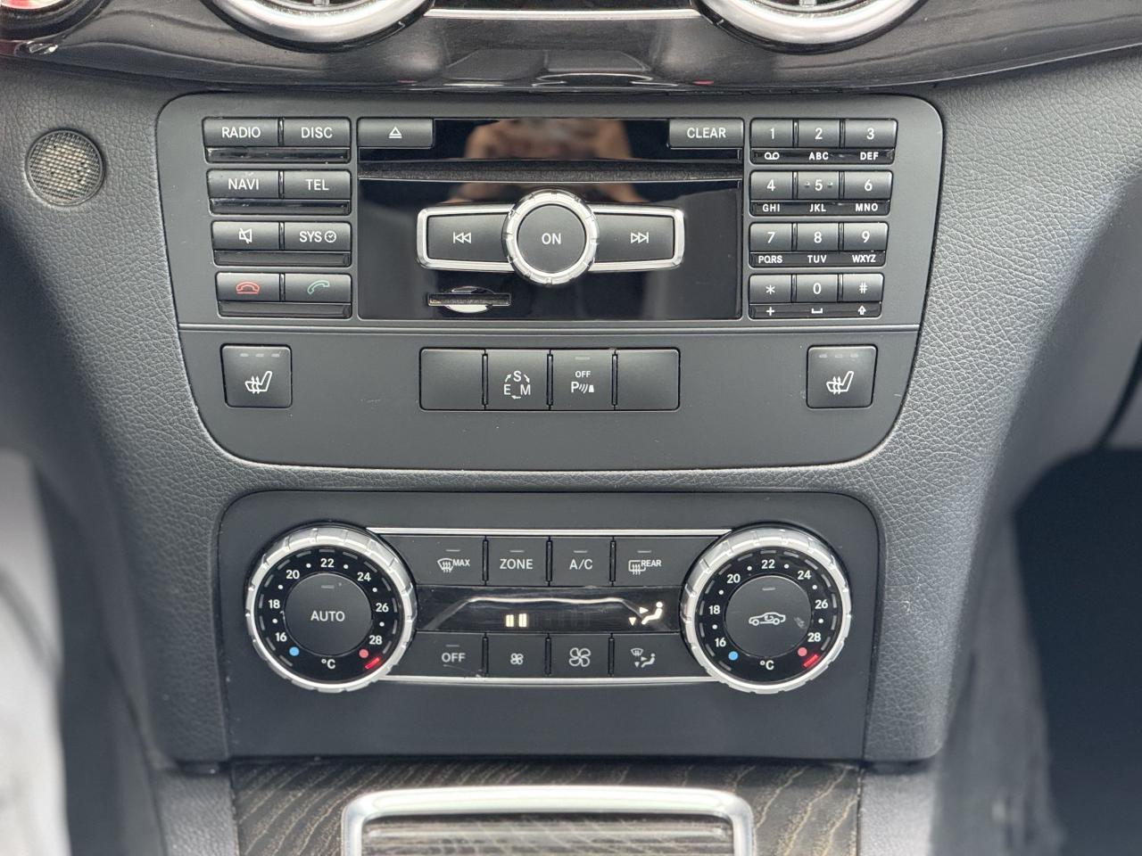 2015 Mercedes-Benz GLK-Class //AMG SPORT | PANO | NAVI | LOADED - Photo #26