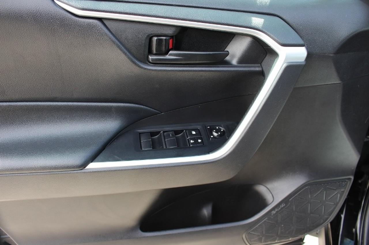 2022 Toyota RAV4 LE*AWD*Heated Seats*Bluetooth*Rear Cam - Photo #12