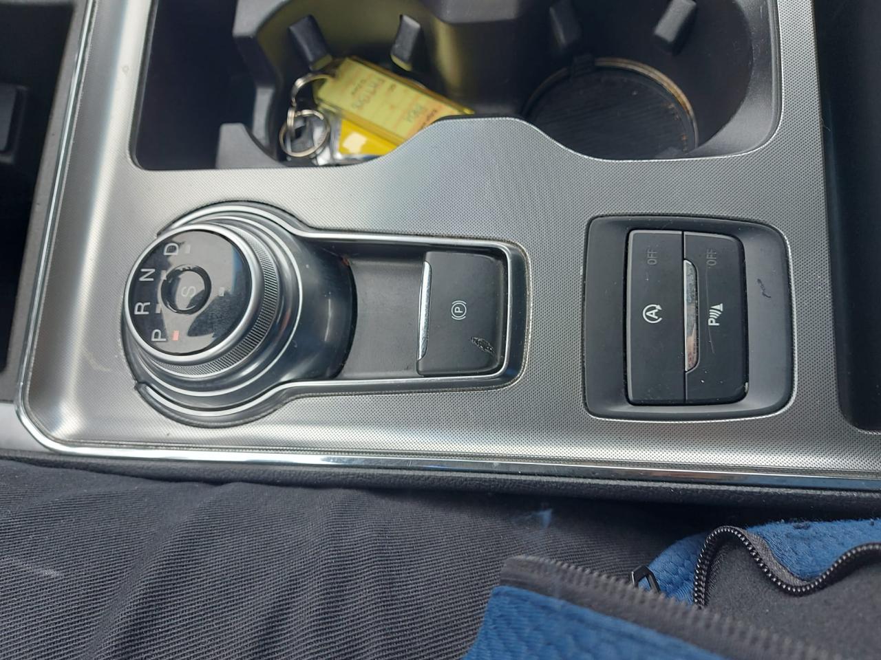 2023 Ford Edge Titanium AWD Photo3