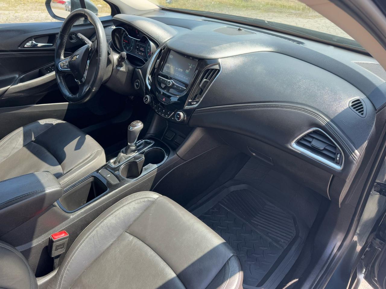 2017 Chevrolet Cruze PREMIER | LEATHER | BACKUP CAMERA | HTD SEATS | Photo8