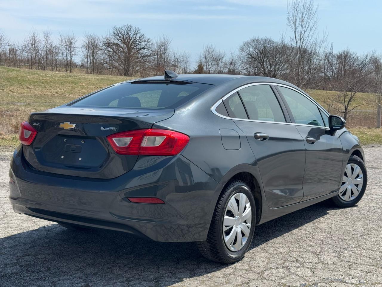 2017 Chevrolet Cruze PREMIER | LEATHER | BACKUP CAMERA | HTD SEATS | Photo4