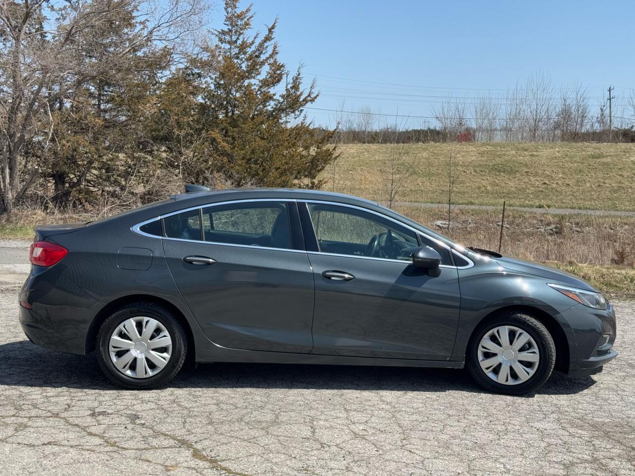 2017 Chevrolet Cruze PREMIER | LEATHER | BACKUP CAMERA | HTD SEATS | Photo5