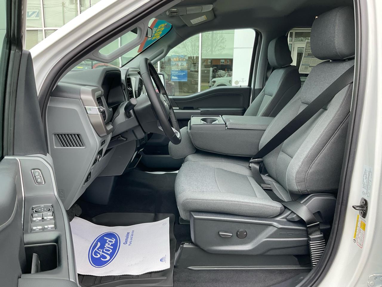 2025 Ford F-150 XLT Photo5