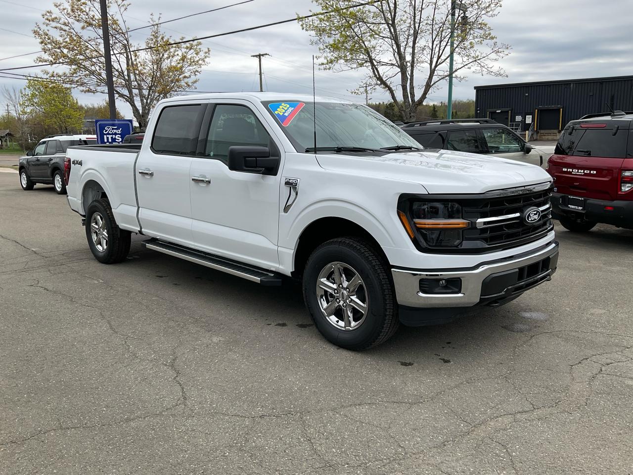 2025 Ford F-150 XLT Photo2