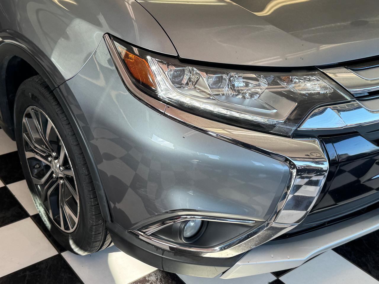 2016 Mitsubishi Outlander GT AWD 7 Passenger+Roof+AdaptiveCruise+CLEANCARFAX Photo