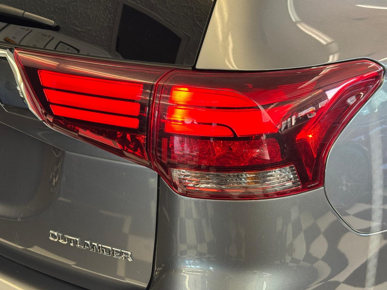 2016 Mitsubishi Outlander GT AWD 7 Passenger+Roof+AdaptiveCruise+CLEANCARFAX Photo