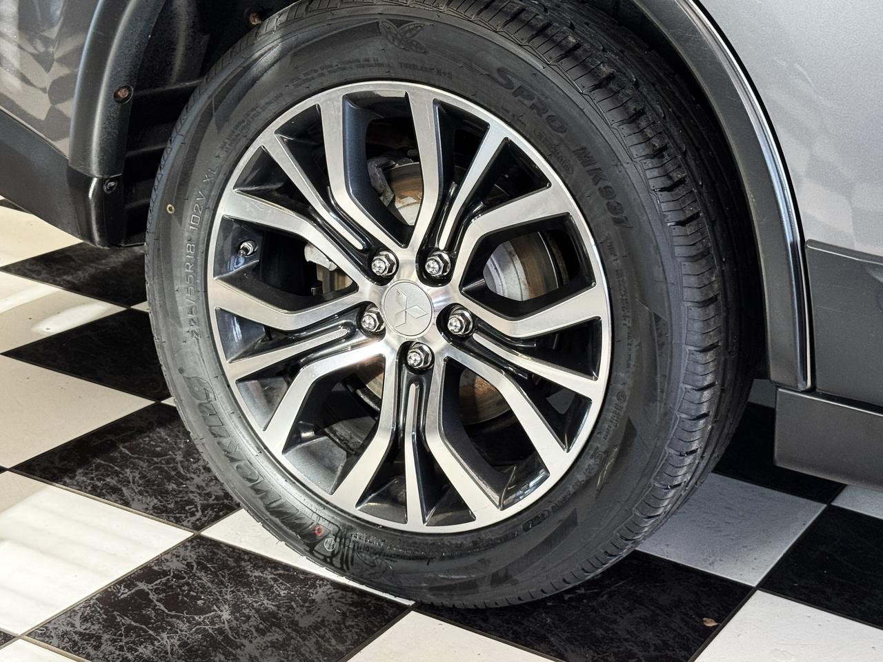 2016 Mitsubishi Outlander GT AWD 7 Passenger+Roof+AdaptiveCruise+CLEANCARFAX Photo