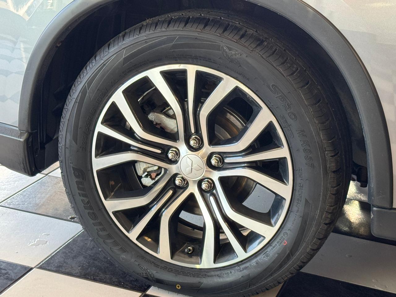 2016 Mitsubishi Outlander GT AWD 7 Passenger+Roof+AdaptiveCruise+CLEANCARFAX Photo