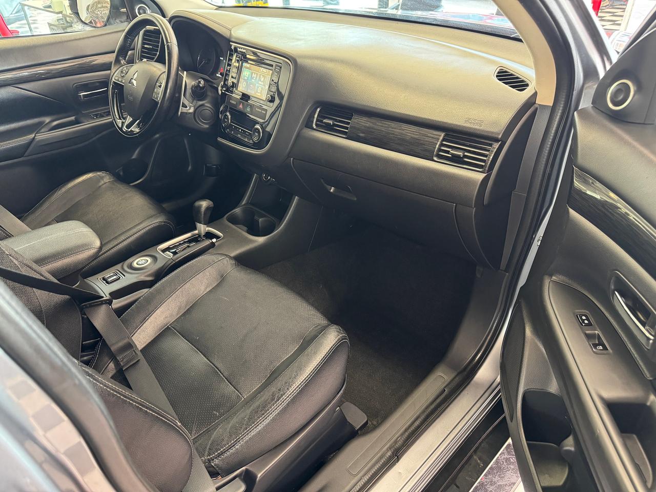 2016 Mitsubishi Outlander GT AWD 7 Passenger+Roof+AdaptiveCruise+CLEANCARFAX Photo