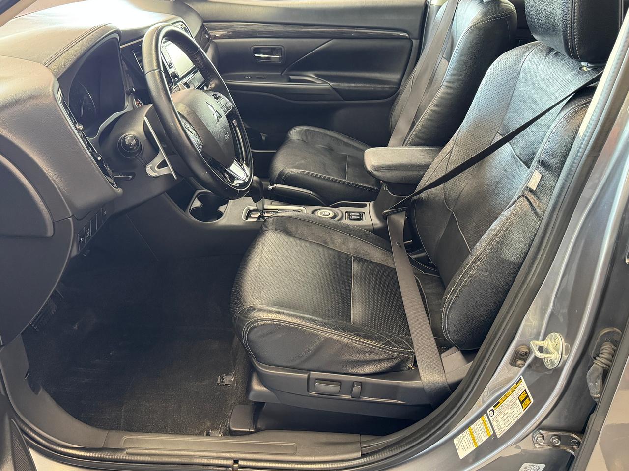 2016 Mitsubishi Outlander GT AWD 7 Passenger+Roof+AdaptiveCruise+CLEANCARFAX Photo