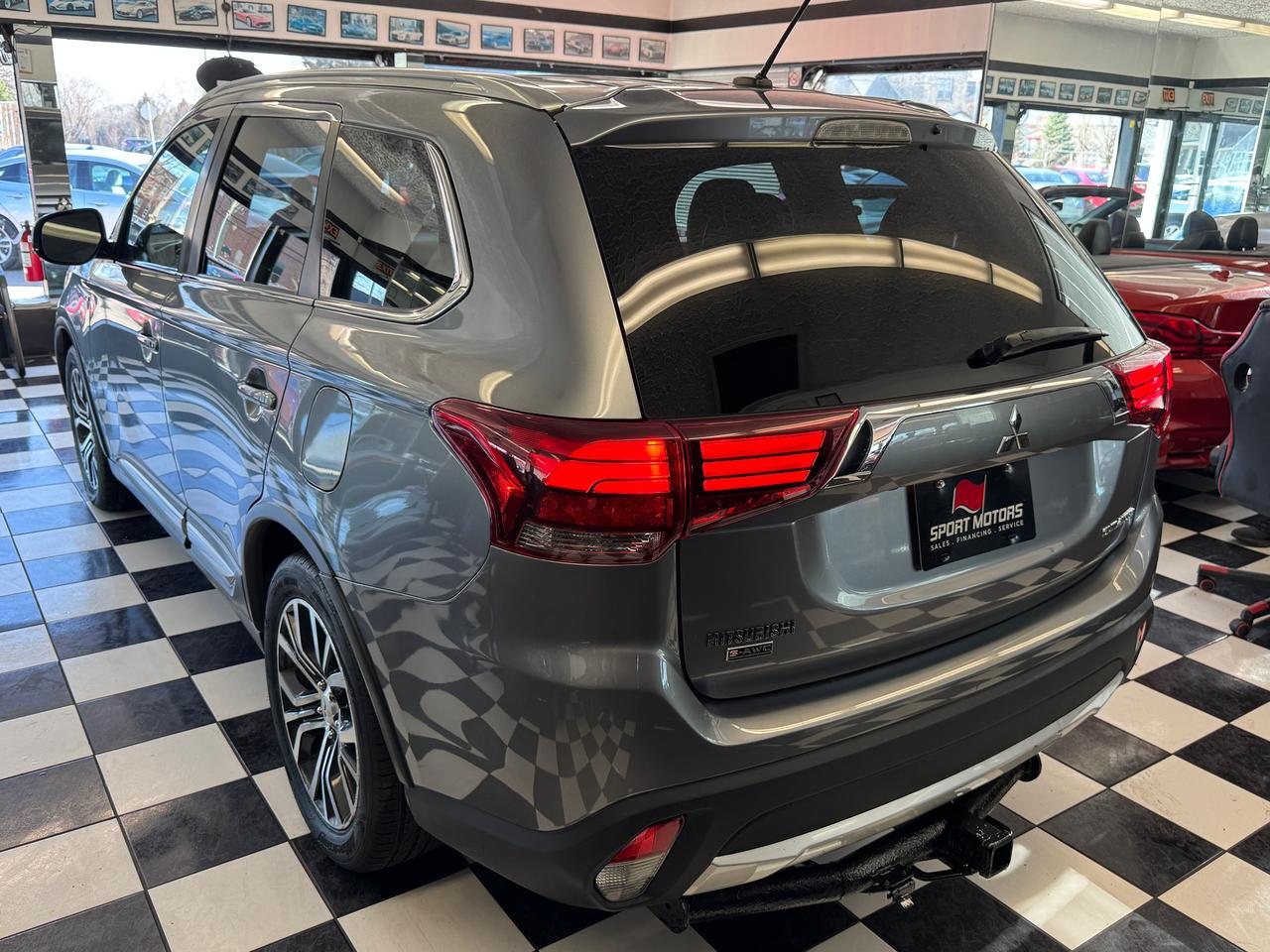 2016 Mitsubishi Outlander GT AWD 7 Passenger+Roof+AdaptiveCruise+CLEANCARFAX Photo