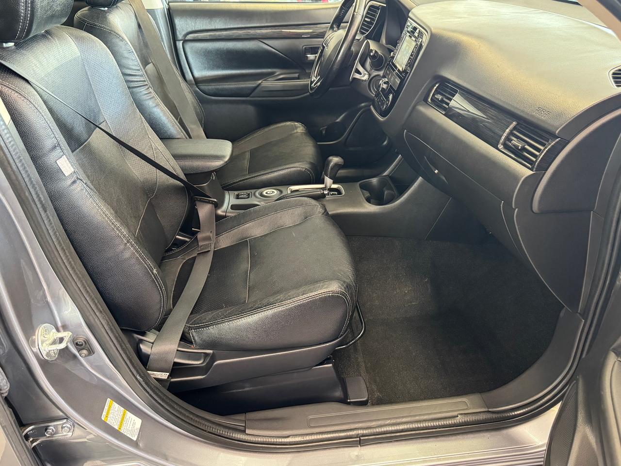 2016 Mitsubishi Outlander GT AWD 7 Passenger+Roof+AdaptiveCruise+CLEANCARFAX Photo