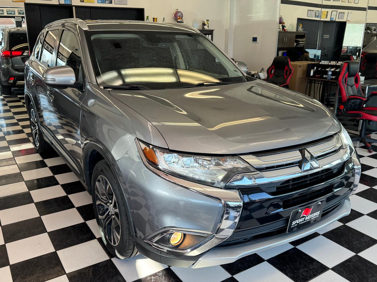 2016 Mitsubishi Outlander GT AWD 7 Passenger+Roof+AdaptiveCruise+CLEANCARFAX Photo