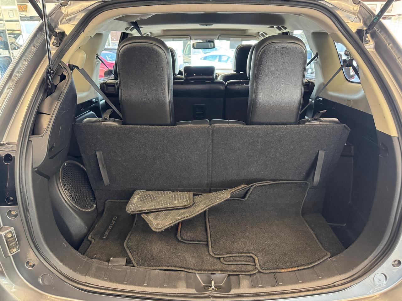 2016 Mitsubishi Outlander GT AWD 7 Passenger+Roof+AdaptiveCruise+CLEANCARFAX Photo