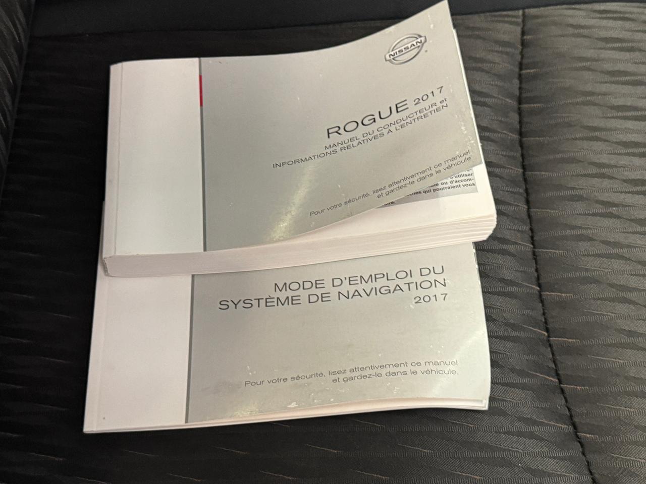 2017 Nissan Rogue SV Tech AWD+GPS+PANO Roof+Remote Start+360 Camera Photo