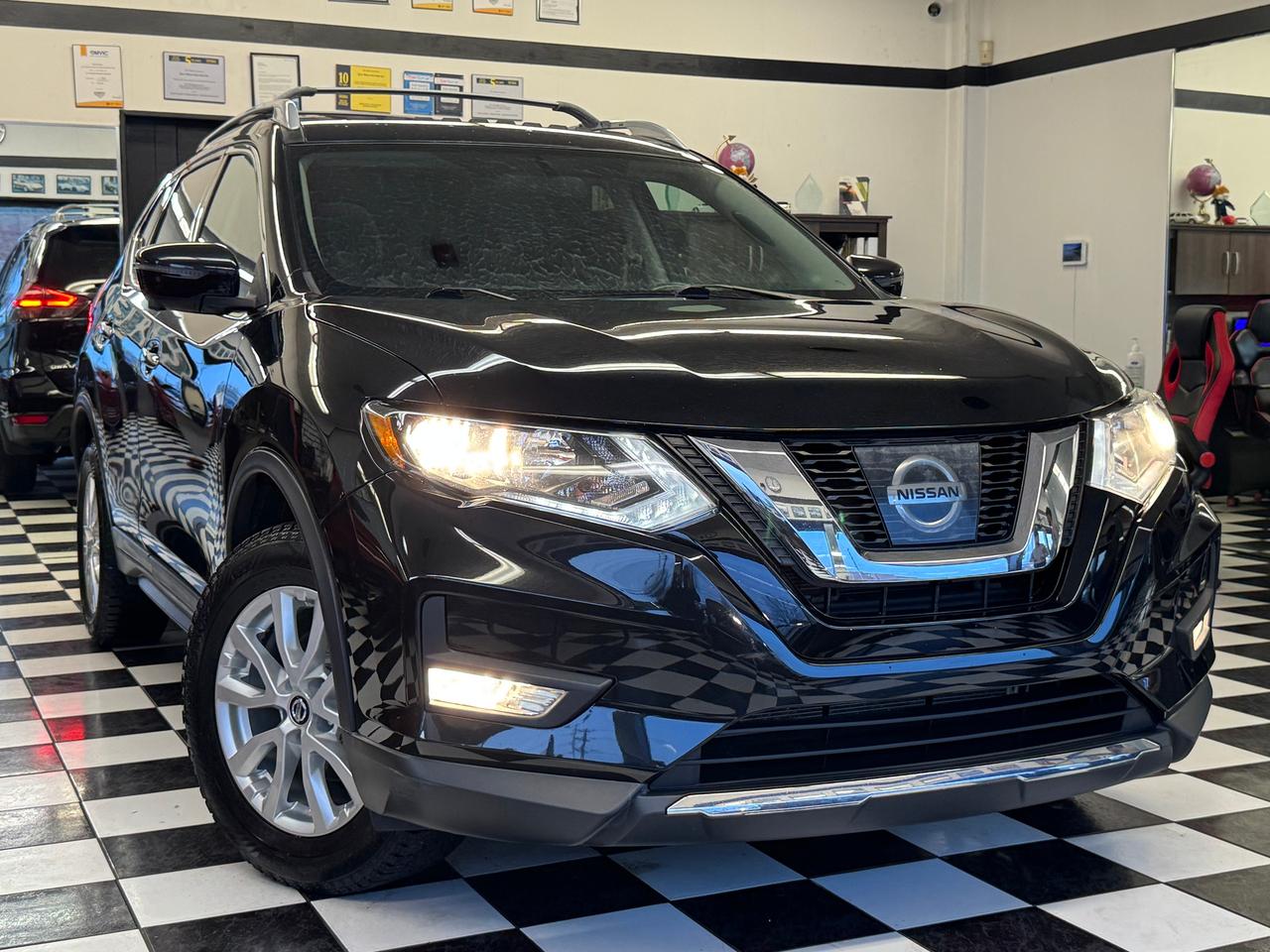 2017 Nissan Rogue SV Tech AWD+GPS+PANO Roof+Remote Start+360 Camera Photo