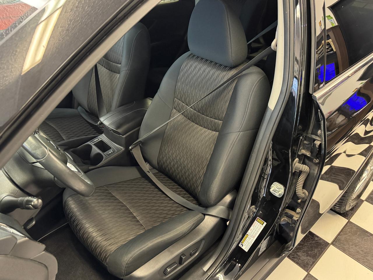 2017 Nissan Rogue SV Tech AWD+GPS+PANO Roof+Remote Start+360 Camera Photo