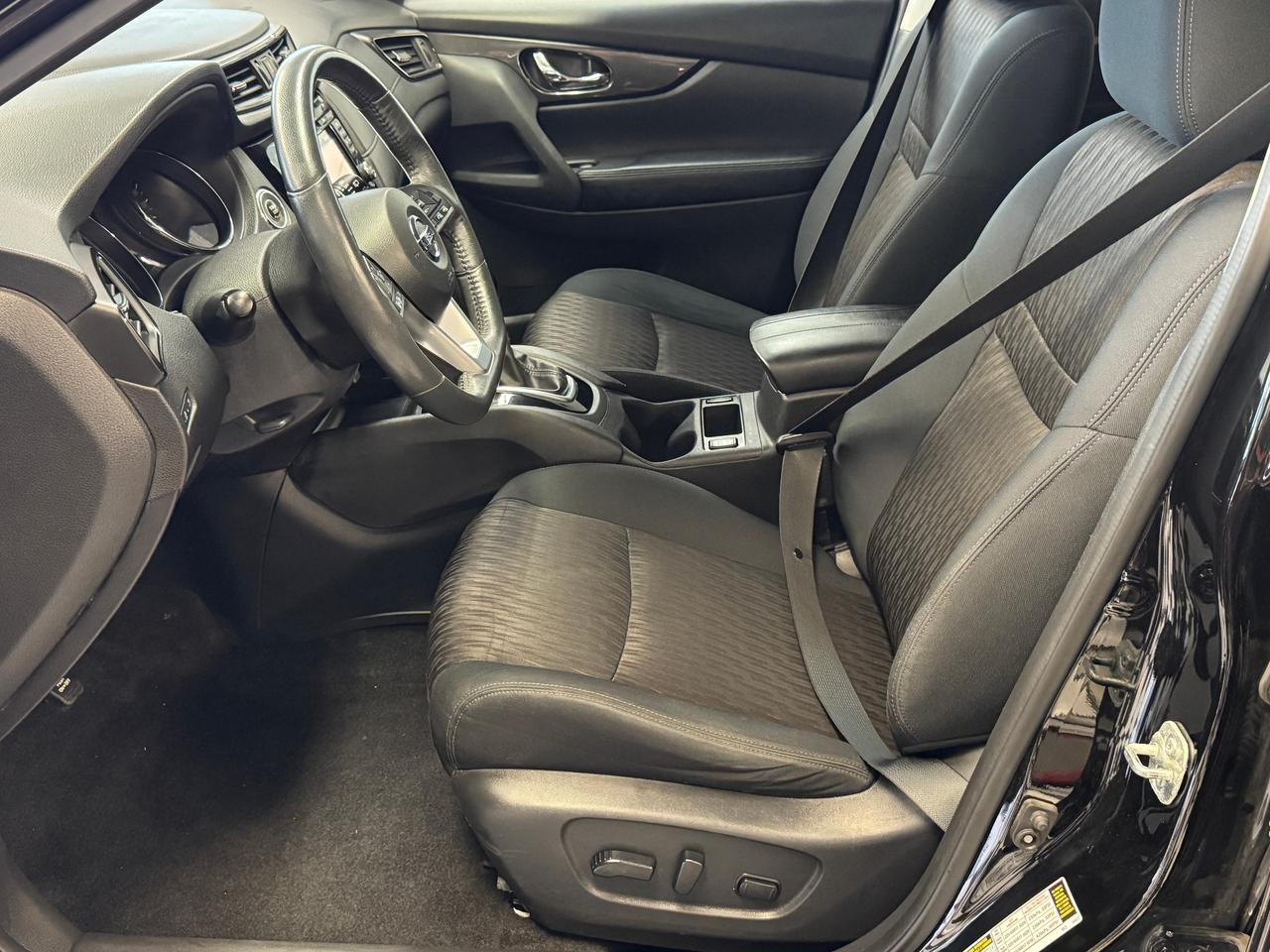 2017 Nissan Rogue SV Tech AWD+GPS+PANO Roof+Remote Start+360 Camera Photo