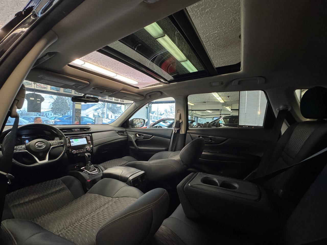 2017 Nissan Rogue SV Tech AWD+GPS+PANO Roof+Remote Start+360 Camera Photo