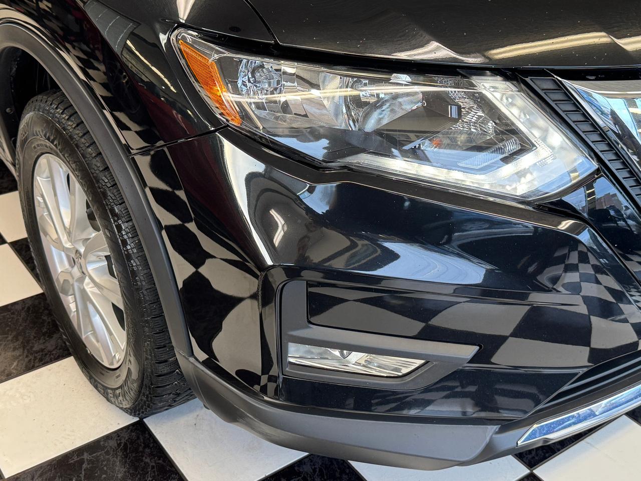 2017 Nissan Rogue SV Tech AWD+GPS+PANO Roof+Remote Start+360 Camera Photo