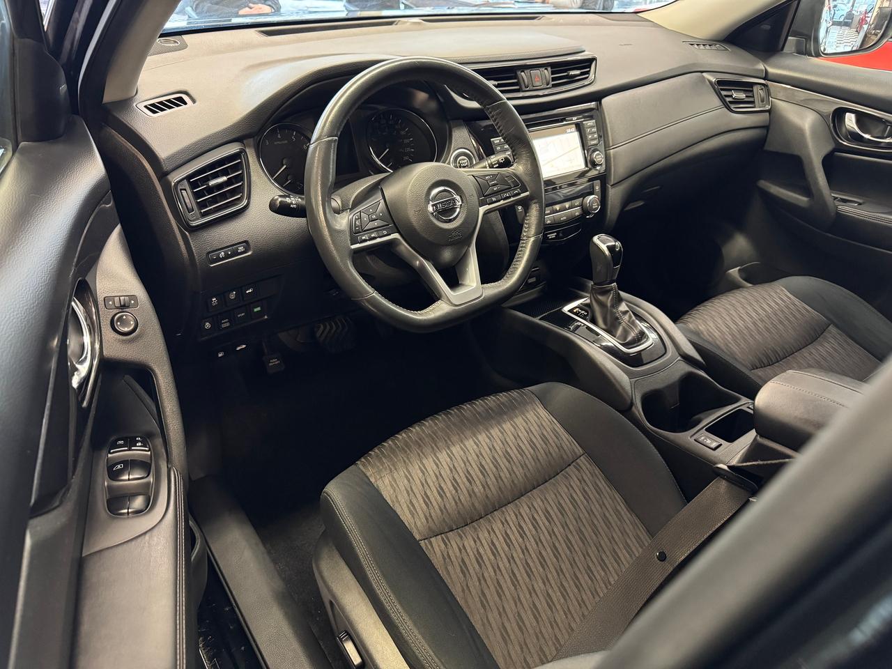 2017 Nissan Rogue SV Tech AWD+GPS+PANO Roof+Remote Start+360 Camera Photo