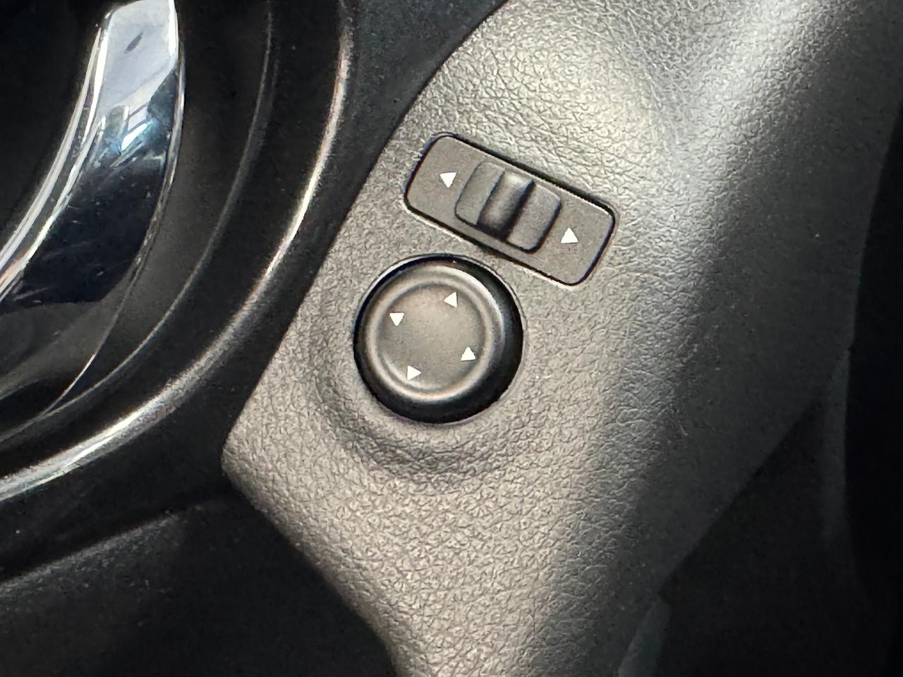 2017 Nissan Rogue SV Tech AWD+GPS+PANO Roof+Remote Start+360 Camera Photo