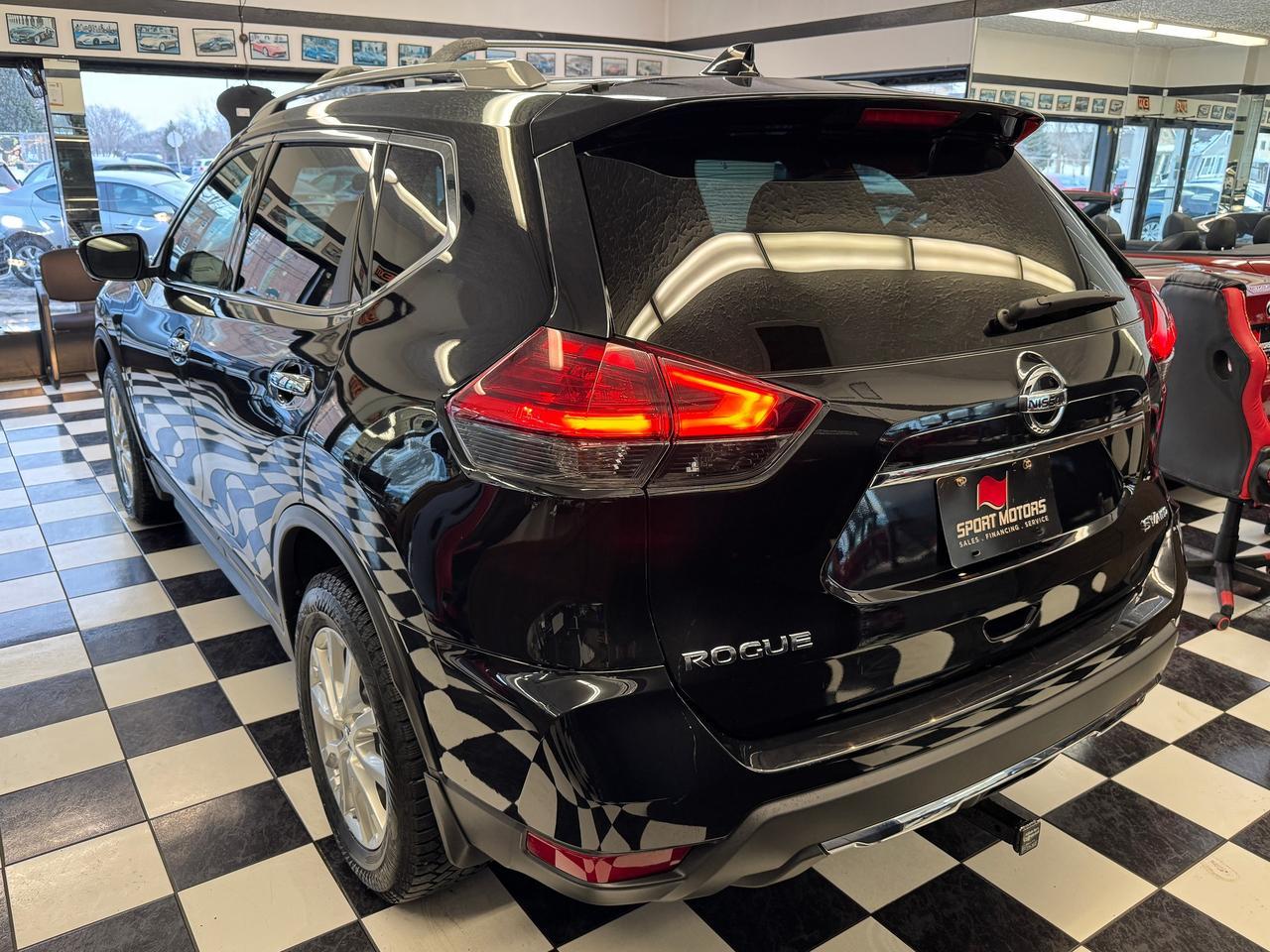 2017 Nissan Rogue SV Tech AWD+GPS+PANO Roof+Remote Start+360 Camera Photo