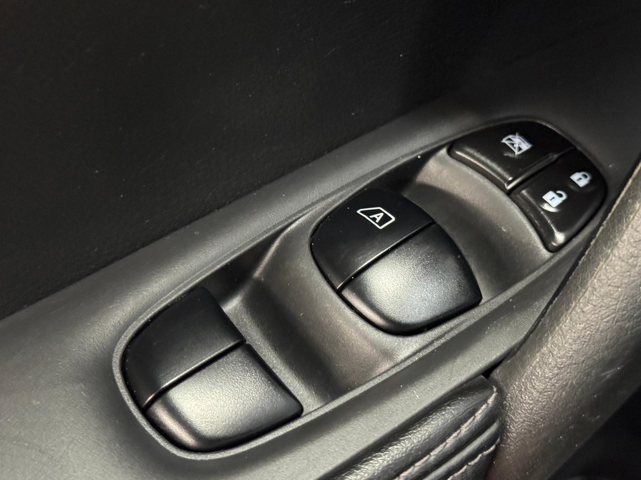 2017 Nissan Rogue SV Tech AWD+GPS+PANO Roof+Remote Start+360 Camera Photo