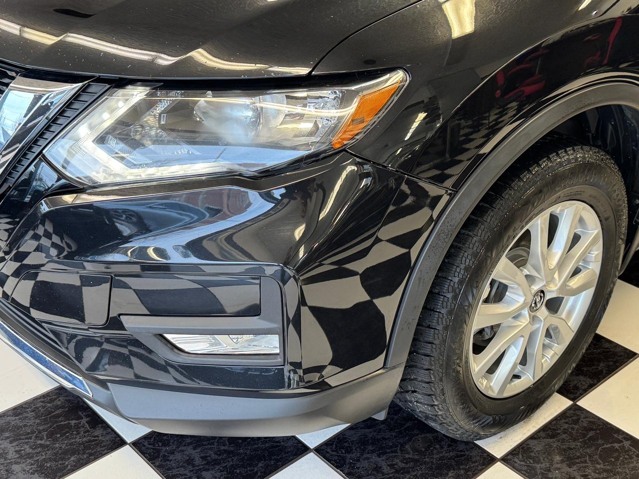 2017 Nissan Rogue SV Tech AWD+GPS+PANO Roof+Remote Start+360 Camera Photo