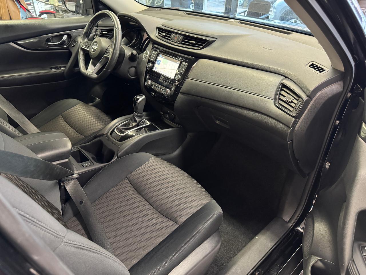 2017 Nissan Rogue SV Tech AWD+GPS+PANO Roof+Remote Start+360 Camera Photo